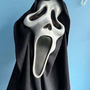 Scream mask